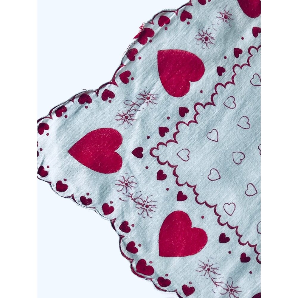 Vintage Red & White Heart Pattern Handkerchief With Scalloped Edges 13.5" x 13" - Picture 7 of 8